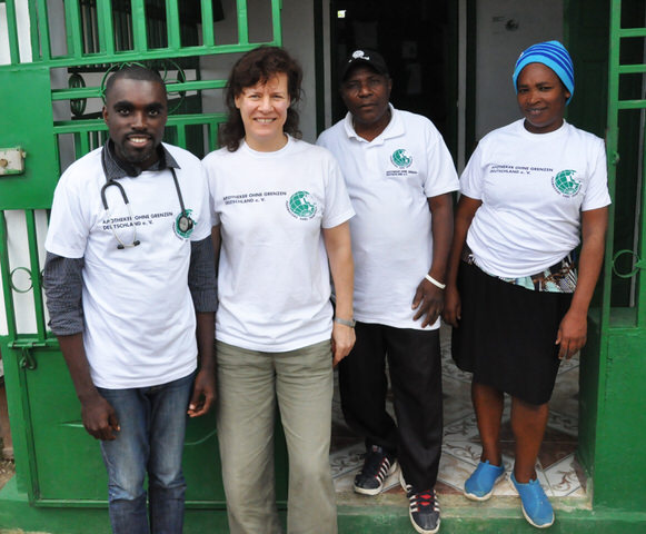 Das Team von Medi- Pharma mit der Projektkoordinatorin von AoG Sabrina